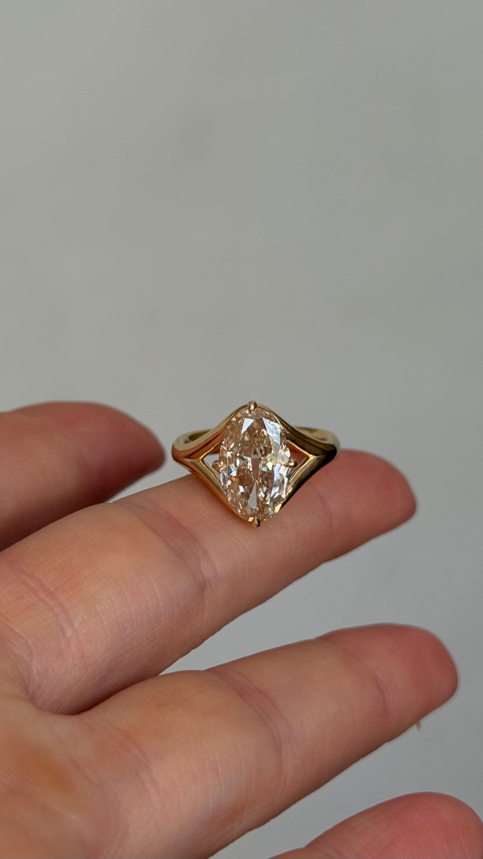 Mosie Ring
