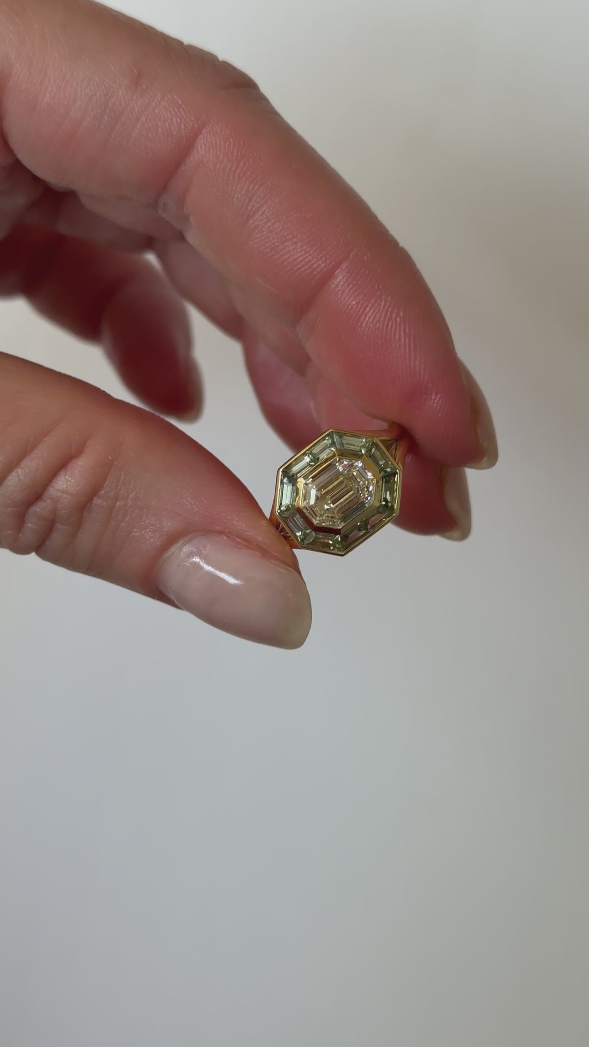 Lucia Ring