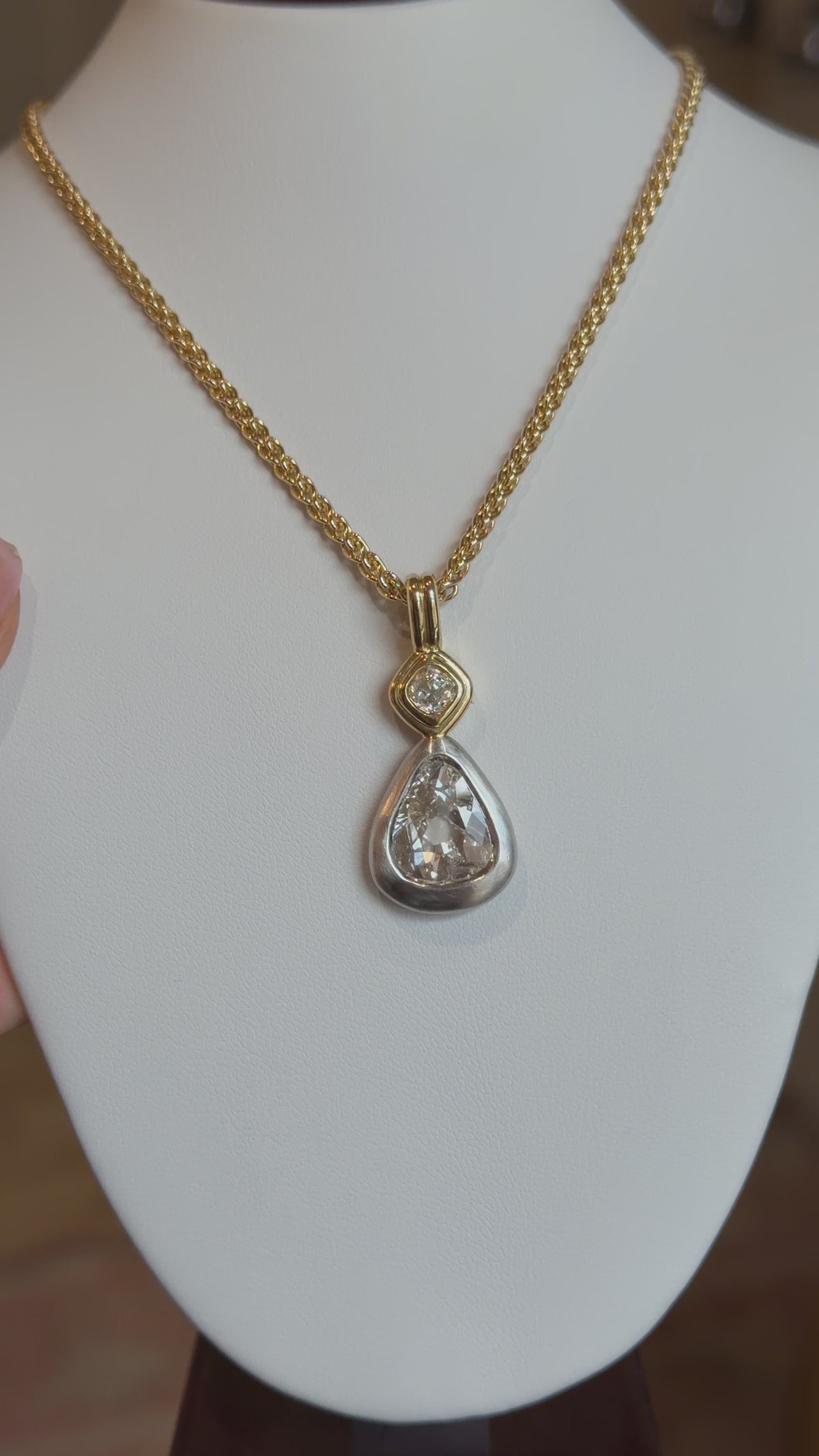 Afiyah Pendant